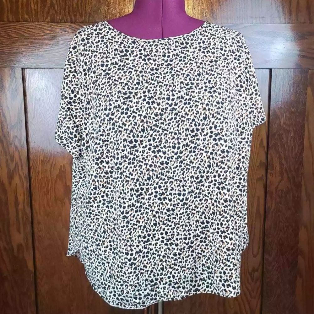 Ava & Viv Cheetah Print Back Button Blouse